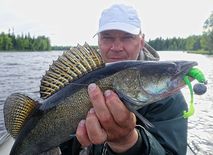 Силиконовая приманка "Volzhanka Tailed Worm 130" цвет 1001 (в упак. 6шт)