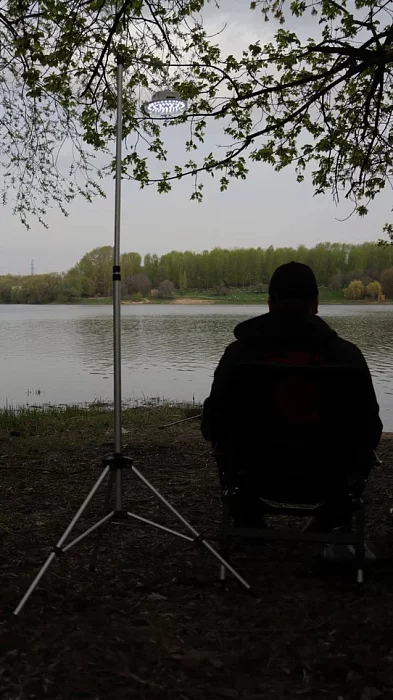 Тренога универсальная "Assistant" для подвеса фонаря-репелентов