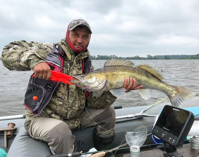 Силиконовая приманка "Volzhanka BigMag Shad 100" цвет 2017 (в упак. 5шт)